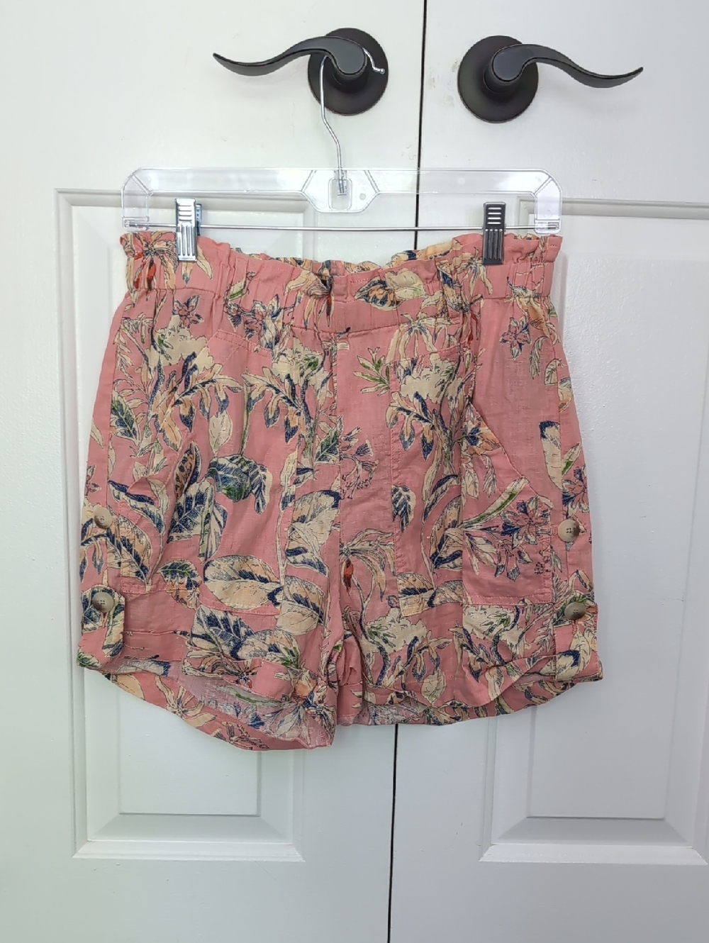 Women's Sanctuary Floral Shorts (Pockets, Buttons, Elastic Waist) - Size Small
